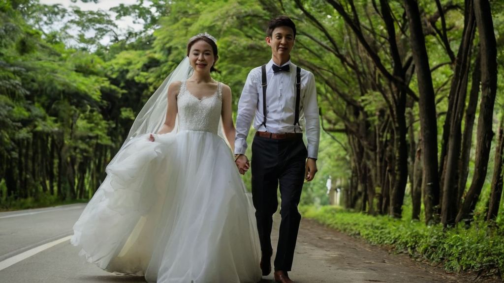 她毕业于一所知名院两人相识于一部剧,娱乐圈狐狸的婚姻火花与事业穿搭揭秘